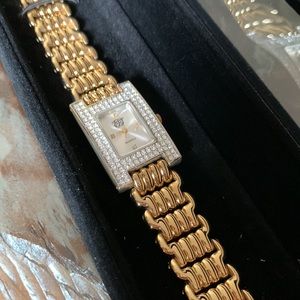 Vintage Elizabeth Taylor Womens Gold Tone Rectangular Pave Crystals Quartz Watch